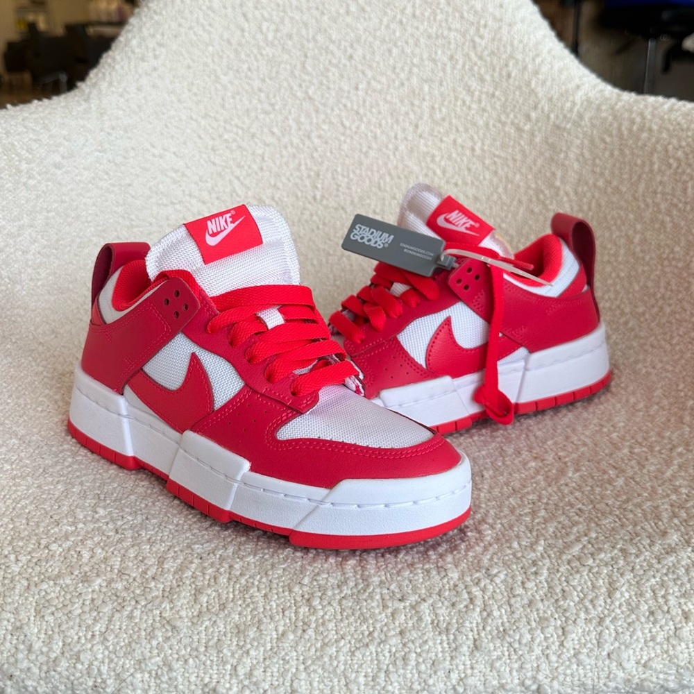 Nike low dunks disrupt “ Siren Red”